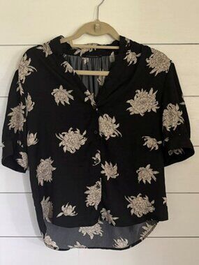 T Tahari * Black Floral Button-Front Blouse * Size Medium